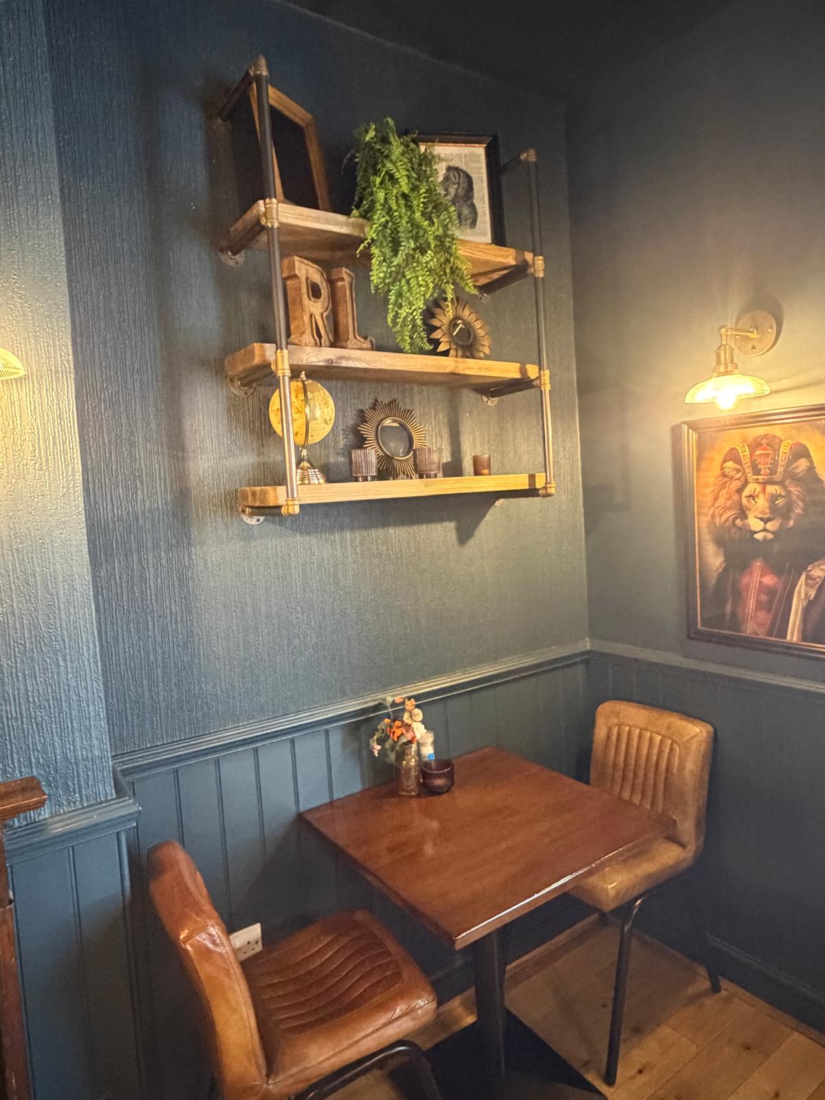 The Red Lion Inn Bridge inside lounging area