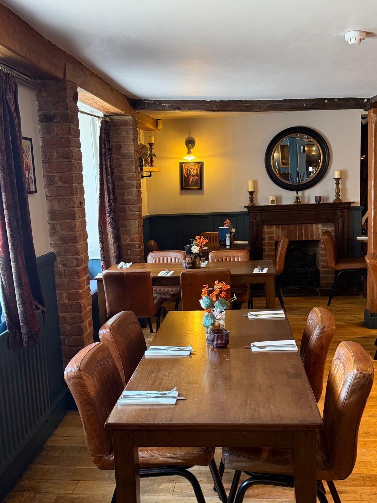 The Red Lion Inn Bridge inside restaurant dining area