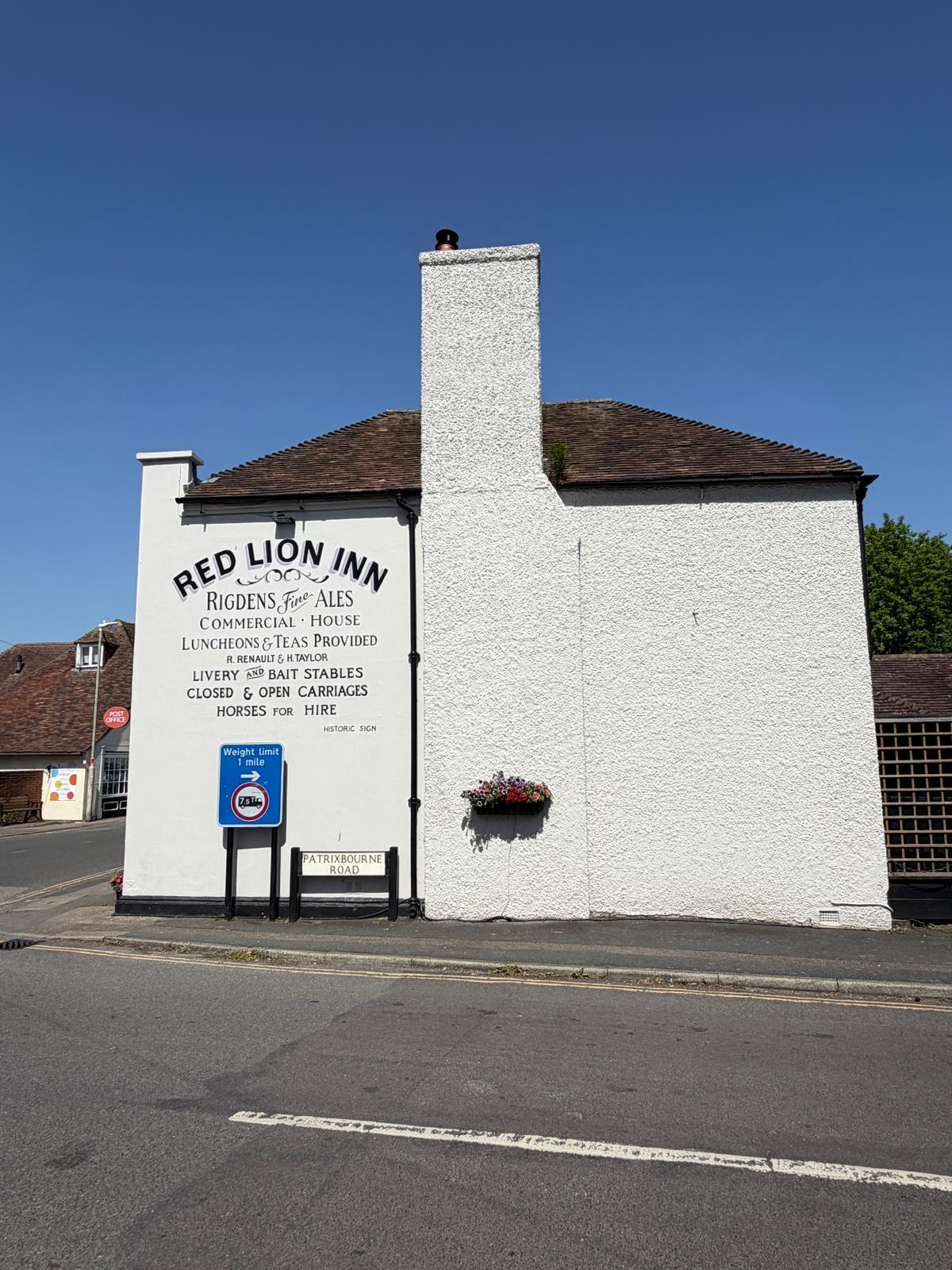 The Red Lion Inn outside corner of Patrixbourne Road in Bridge