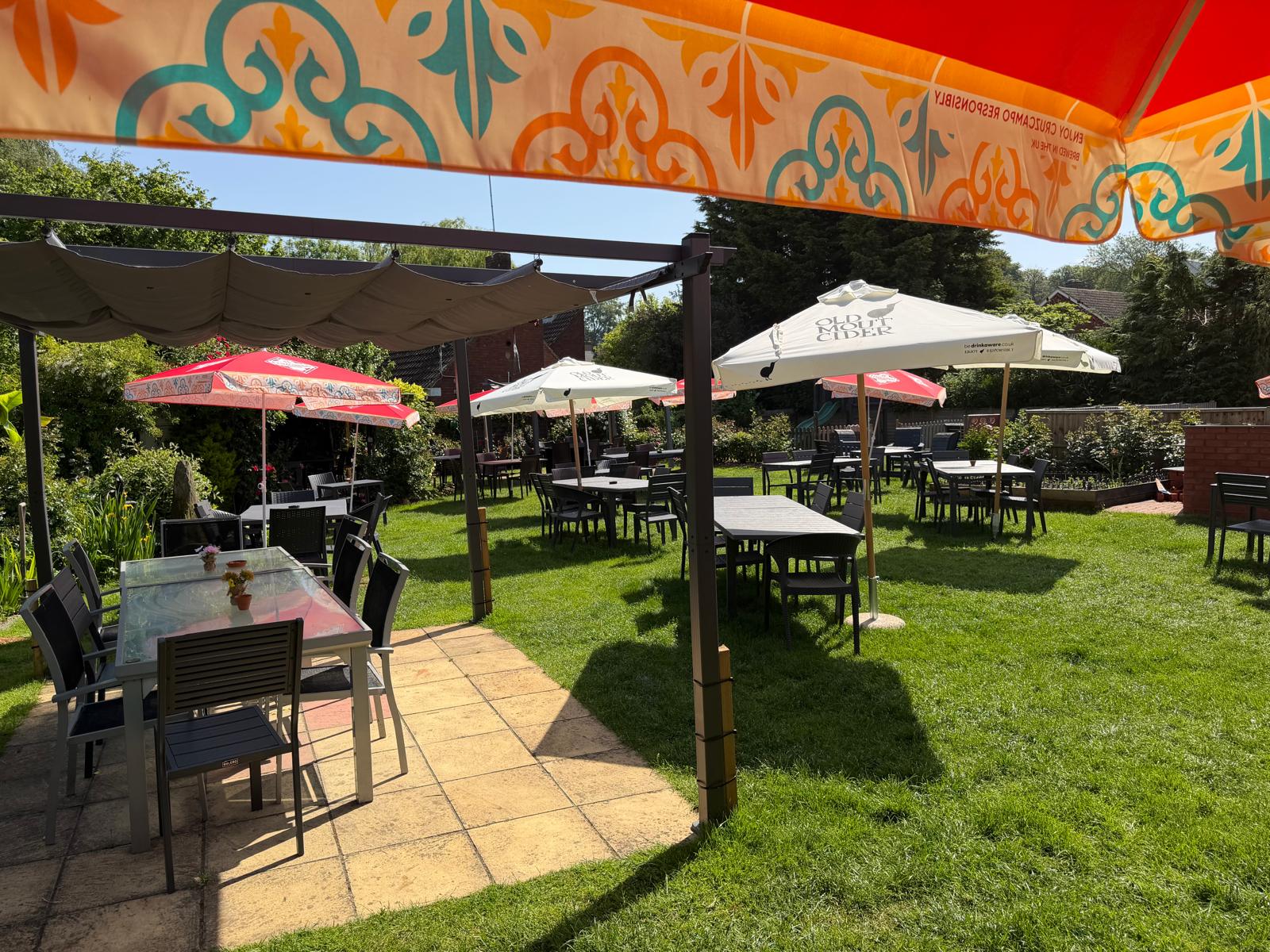 The Red Lion Inn Bridge outside beer garden